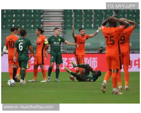 国安足协杯冠军献给已逝球迷杨雪金色座椅与奖杯共同见证感动时刻