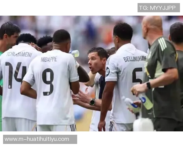 皇马全员集结阿诺德卡瓦哈尔赫伊森塞巴略斯齐聚训练场